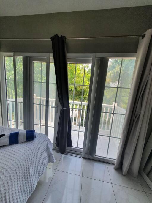 Orange Bay Townhouse By The Bay, Little Bay Country Club ,Negrilヴィラ エクステリア 写真