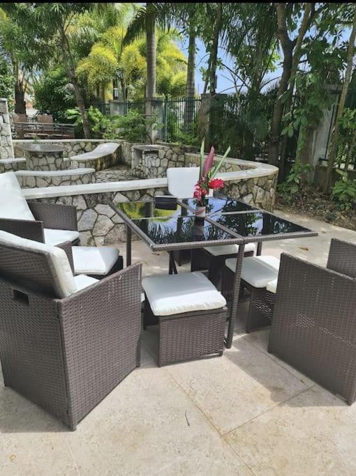 Orange Bay Townhouse By The Bay, Little Bay Country Club ,Negrilヴィラ エクステリア 写真